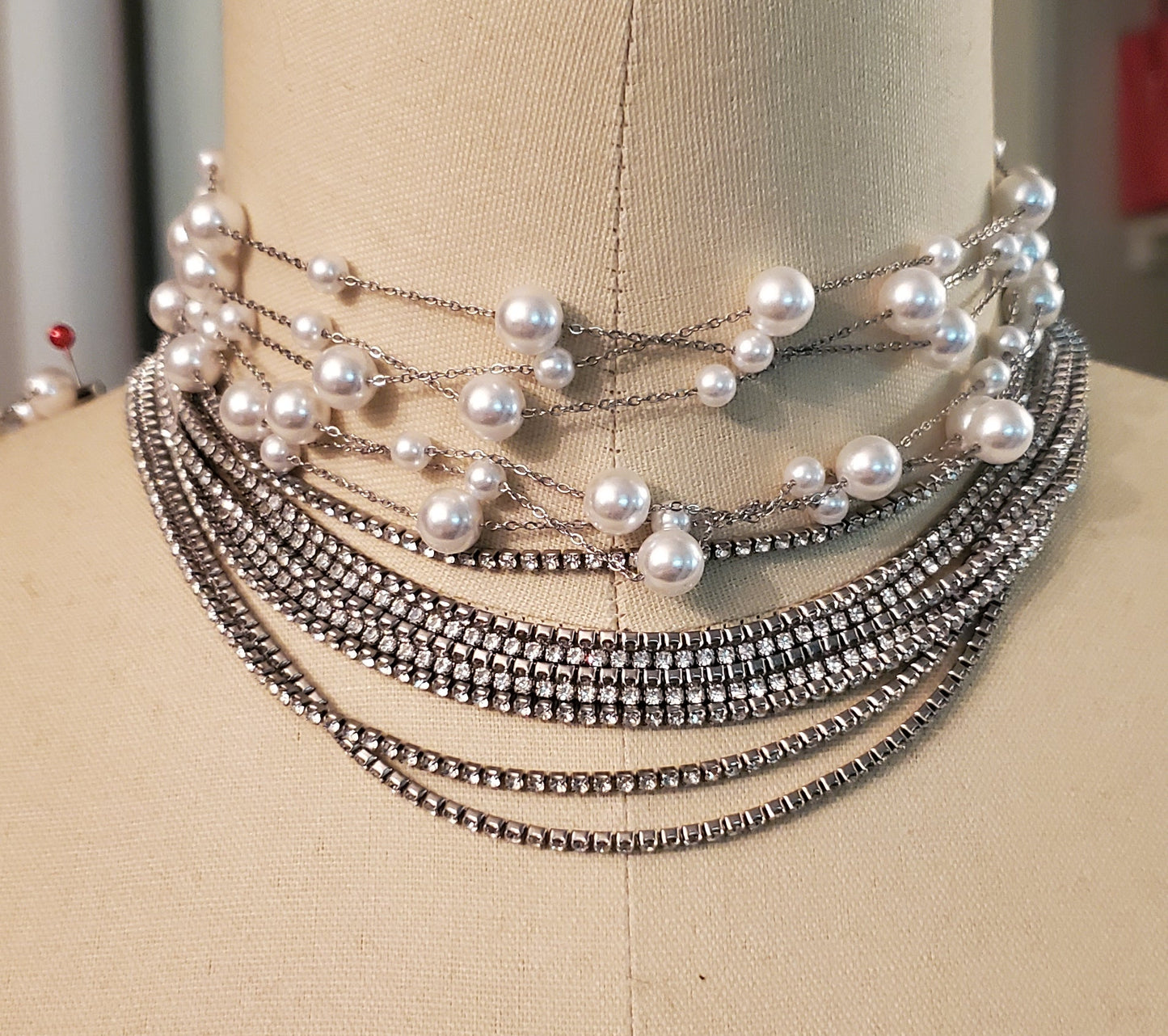 Clutch Your Pearls - Choker